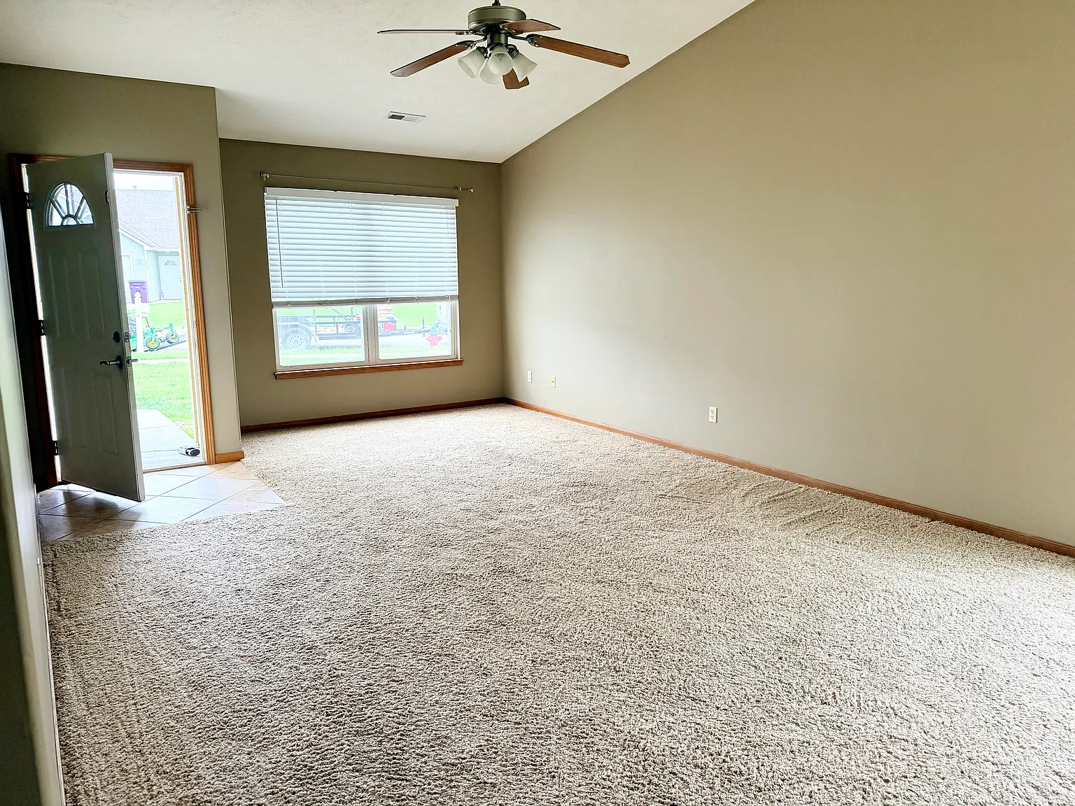 3 bed, 1206 sqft, $1,600 — Photo 3