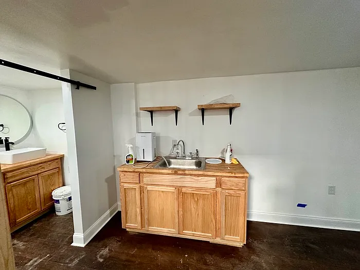 621 N Parker Ave #BASEMENT STUDIO APAR — Photo 5