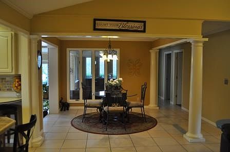 3rd image of 2737 Country Club Dr