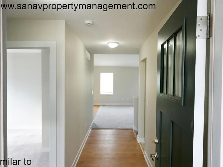 690 SE Mesa Dr — Photo 3