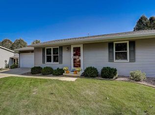 6 Sage Cir, Madison, WI 53704