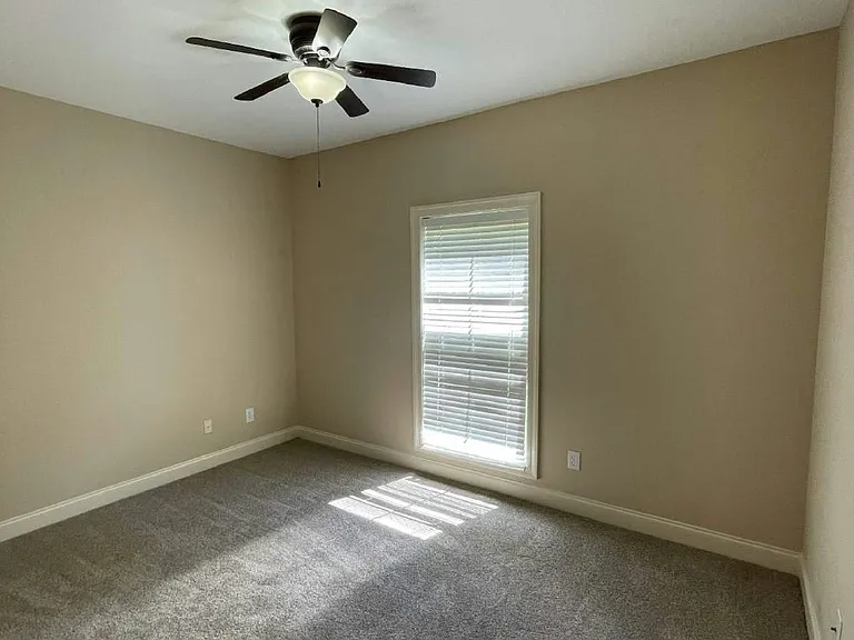 141 Creekside Dr — Photo 12