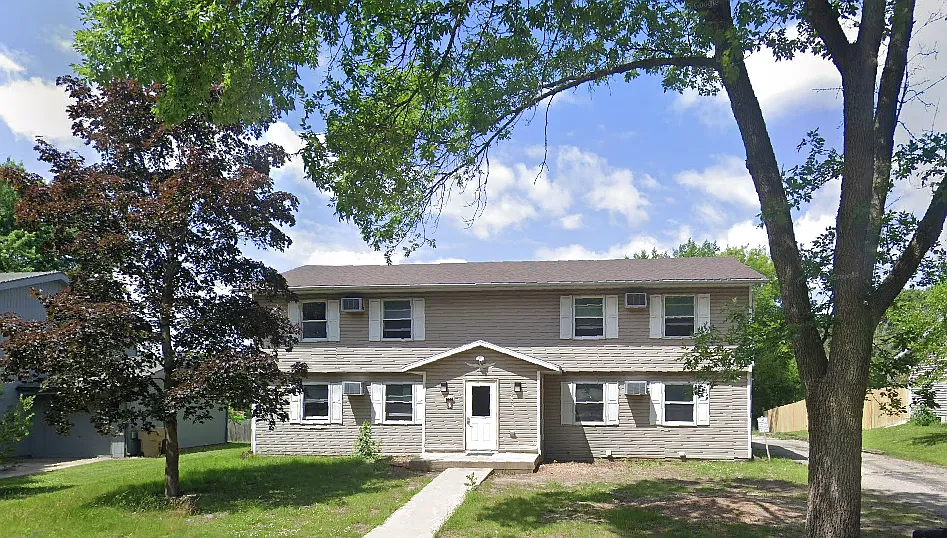 2 bed, 900 sqft, $1,695 — Photo 1