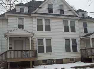 820-822 S Oak Ave, Freeport, IL 61032