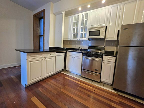 3rd image of 274 W 19th St #4N
