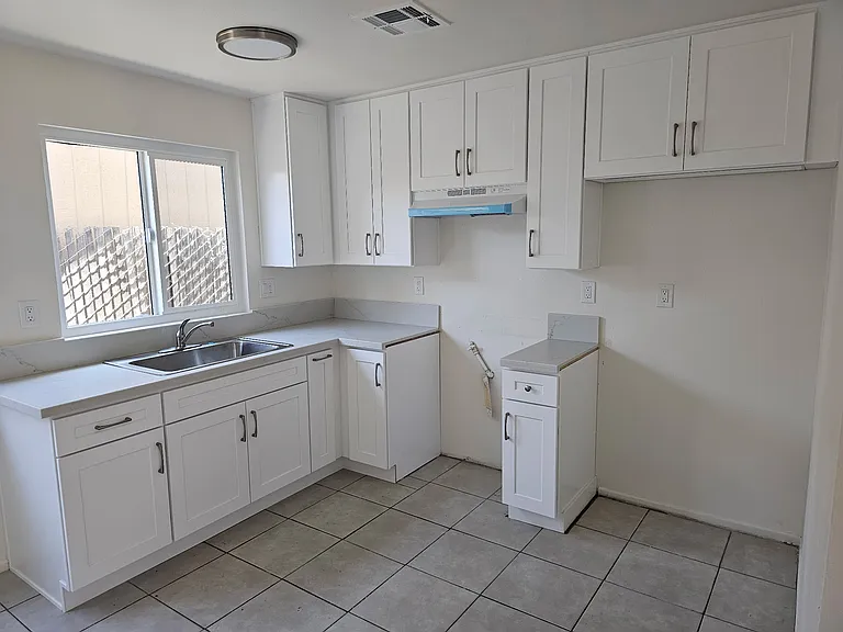117 S Maple Ave #B — Photo 3