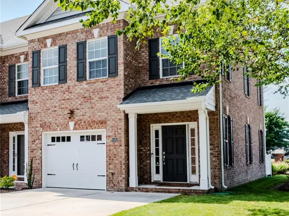 1152 Chatham Ln #14, Chesapeake, VA 23320