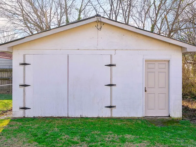 104 Ellis Dr — Photo 11