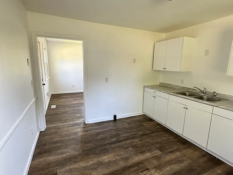 67 Hollencamp Ave — Photo 4