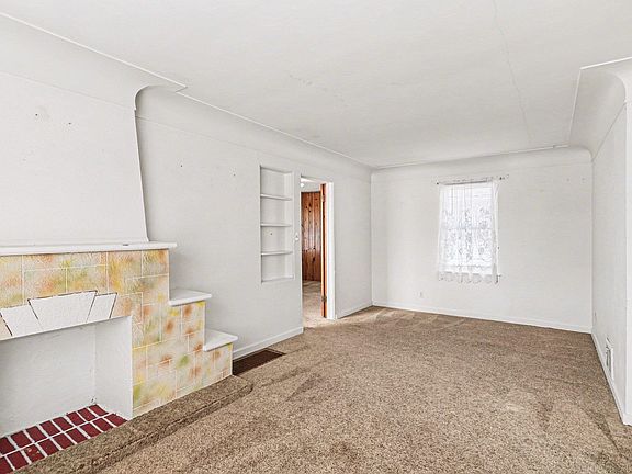 5th image of 900 Mulholland St
