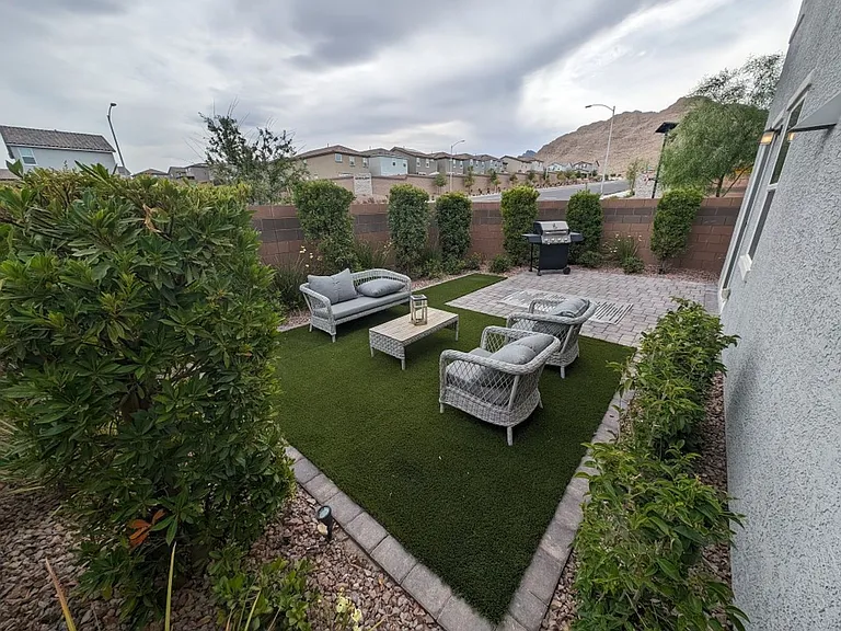 10795 Gentle Crest Ave — Photo 8