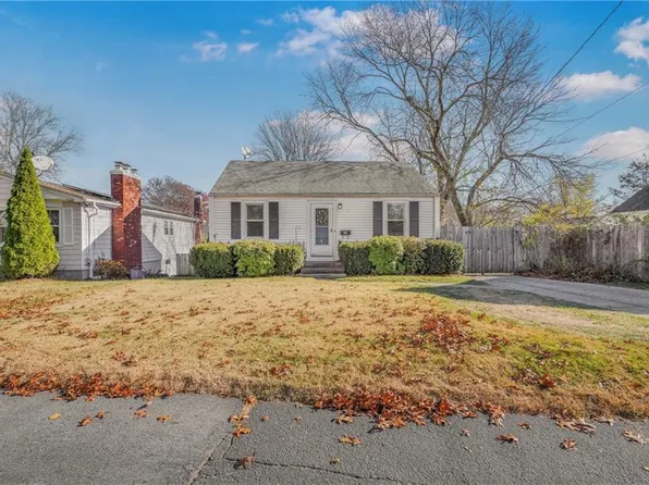85 Forbes St E, Riverside, RI 02915