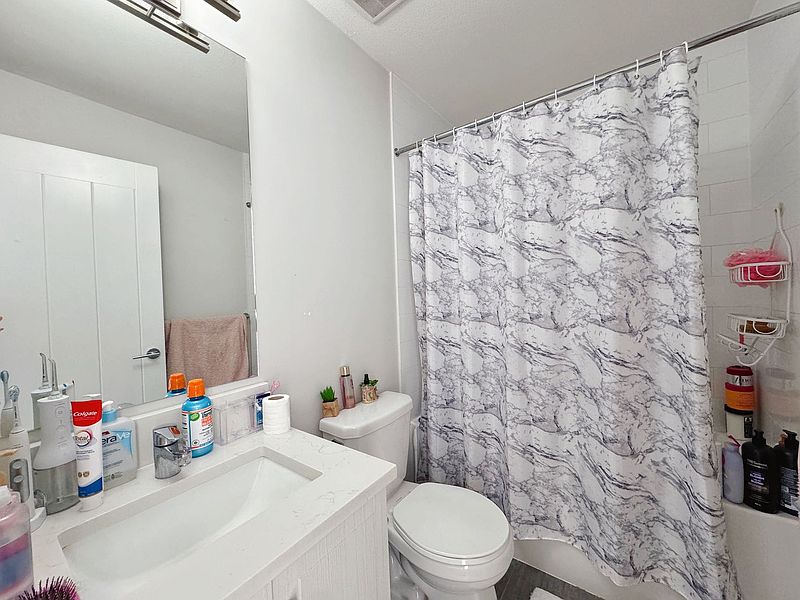 Surrey Townhouse for rent - 2 Bedrooms — photo 12