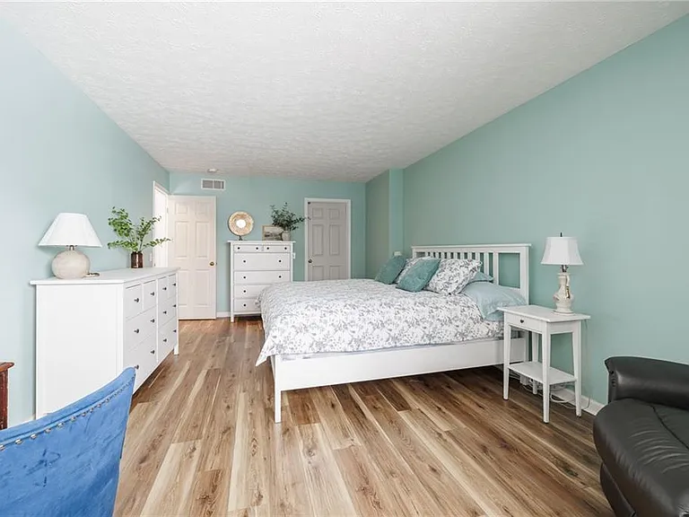 6316 Bentley Dr — Photo 8