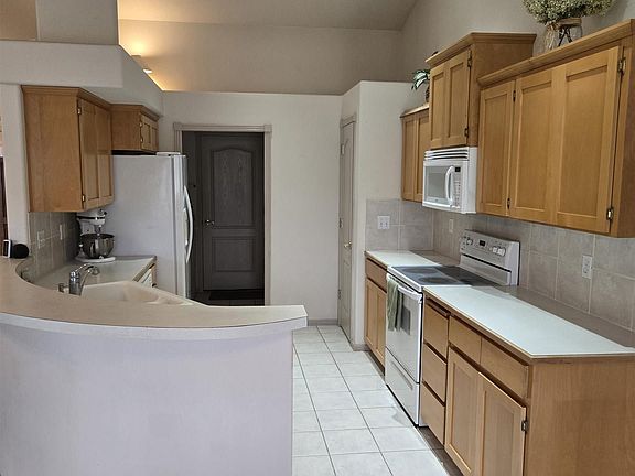5th image of 2920 E Iowa Ave