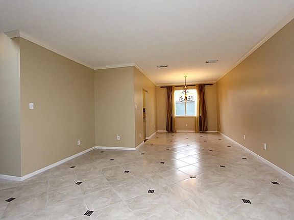 3rd image of 15919 Lausanne Dr