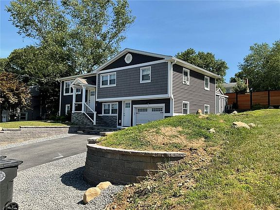 3rd image of 40 Bayberry Dr