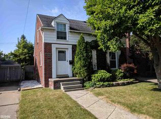 15360 Sprenger Ave, Eastpointe, MI 48021