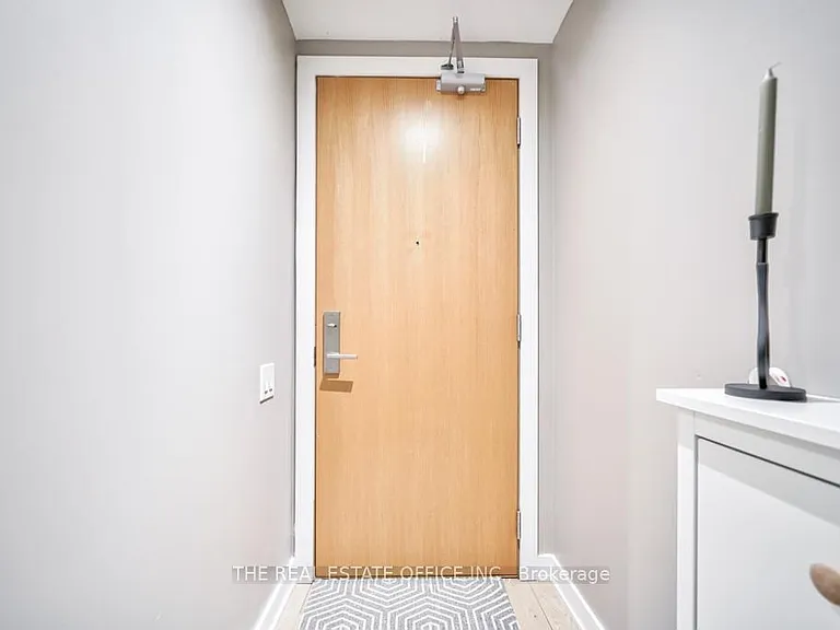 629 King St W #331 — Photo 14