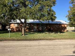 500 S Cedar St, Seymour, TX 76380