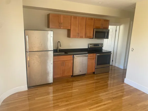 8 Lexington Ter #3, Waltham, MA 02452