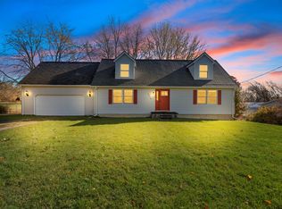 18319 Hickory Ridge Rd, Fenton, MI 48430