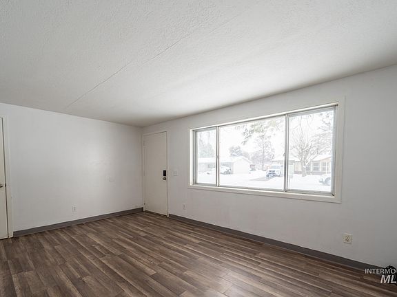 5th image of 607 Meadow Dr