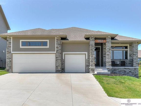 2nd image of 922 S 184th Avenue Cir