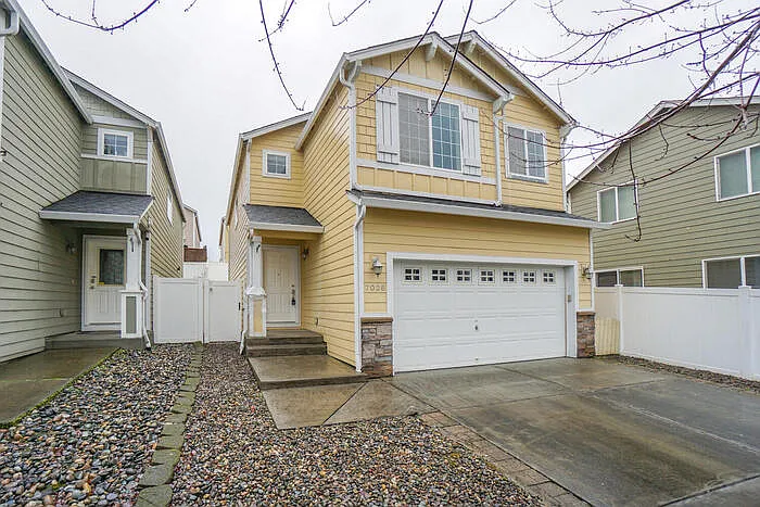 3 bed, 2.5 bath, 1676 sqft, $2,495 — Photo 2