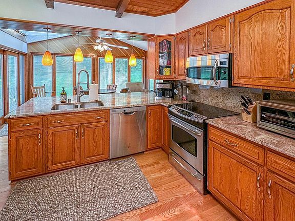 3rd image of 716 Petersburg Rd