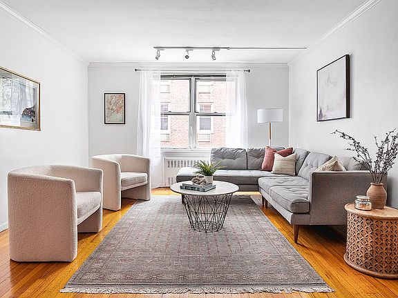 3rd image of 302 E 88th St APT 3J