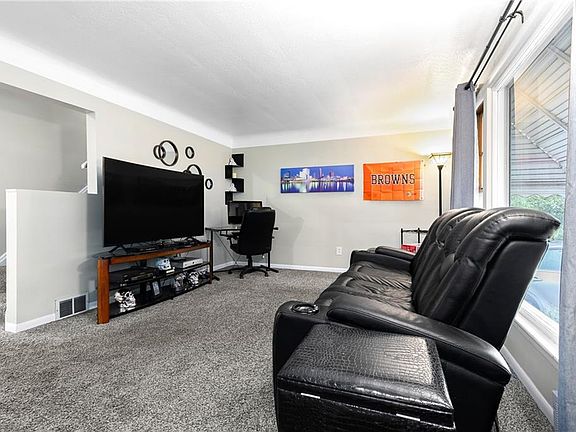 4th image of 808 Bayridge Blvd