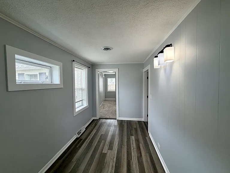 542 Camp St — Photo 5