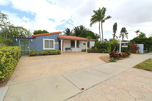 7281 SW 9th St #2 Photo 1