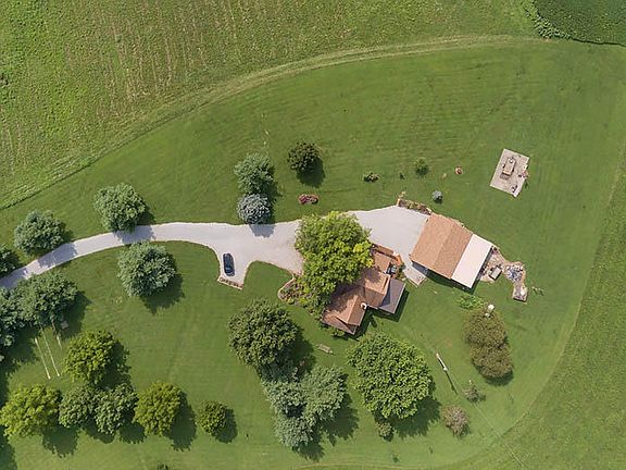 4th image of 472 Barton Ln