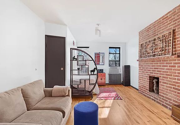 5th image of 26 Cornelia St APT 18
