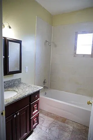3 bed, 1.0 bath, 912 sqft, $1,500 — Photo 4