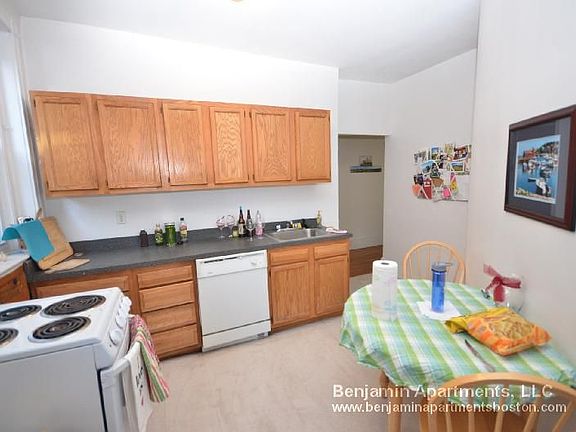 5th image of 1595 Beacon St APT 6A