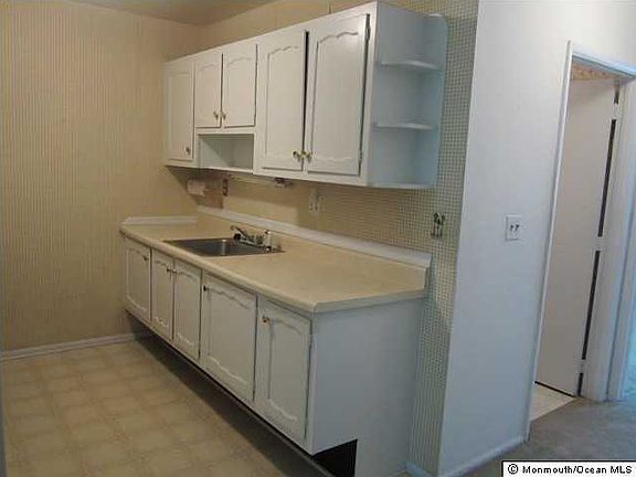 3rd image of 393A Chesterfield Ct