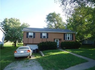 207 1st St, Lancaster, KS 66041