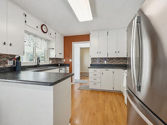 4th image of 202 S Dakota Ave