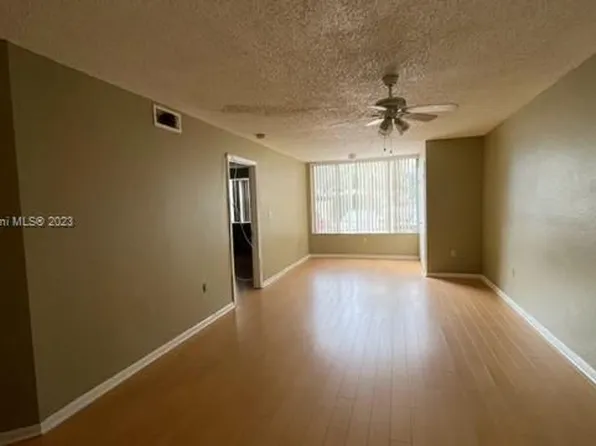 2820 Oakland Forest Dr #106, Fort Lauderdale, FL 33309