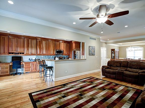 5th image of 216 Mallory Meadow Way