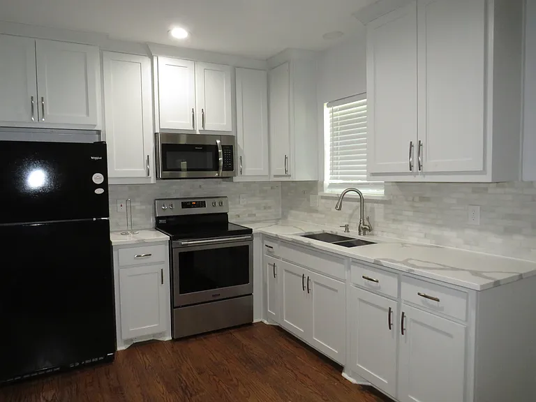 818 Thomas St #1 — Photo 11