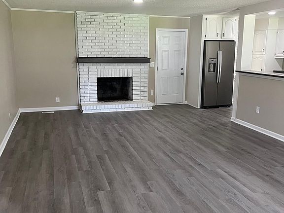 3rd image of 1412 Heritage Ln