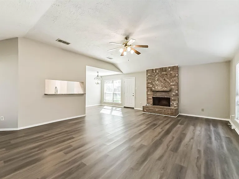 2406 Pilgrims Bend Dr — Photo 12