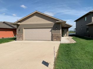 9203 W 32nd St, Sioux Falls, SD 57106