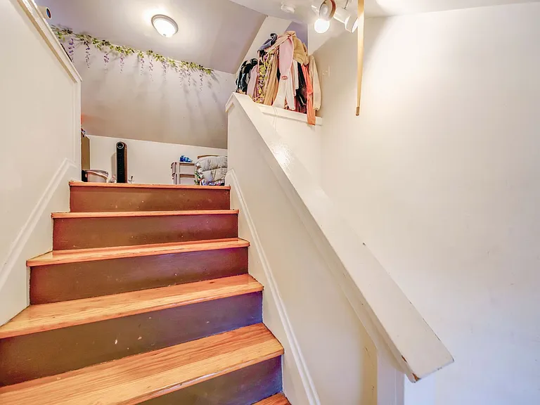 2405 Summit St — Photo 39