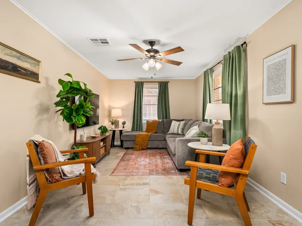 1112 Berry St, Pineville, LA 71360