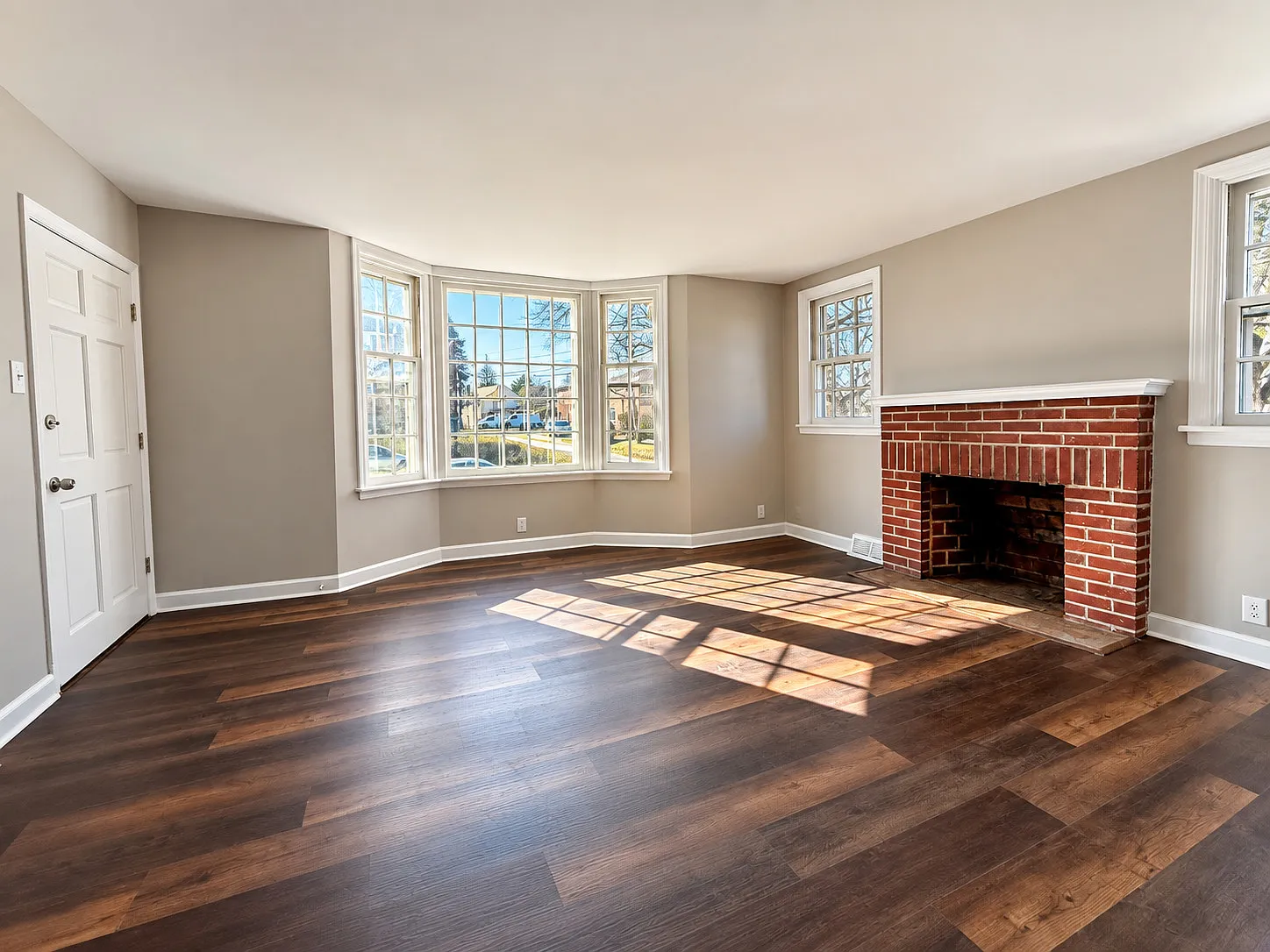 Bright 2-Bedroom Drexel Hill Apartment with Off-Street Parking — Photo 3